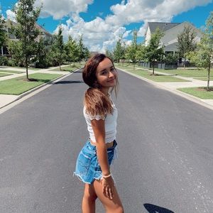 Meet your Posher, Abigail